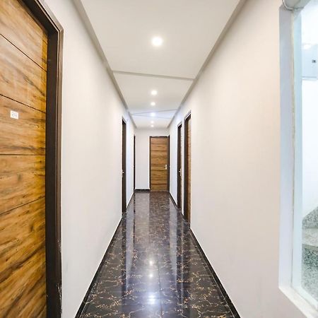 Fabhotel F9 Sector 19 Нойда Экстерьер фото