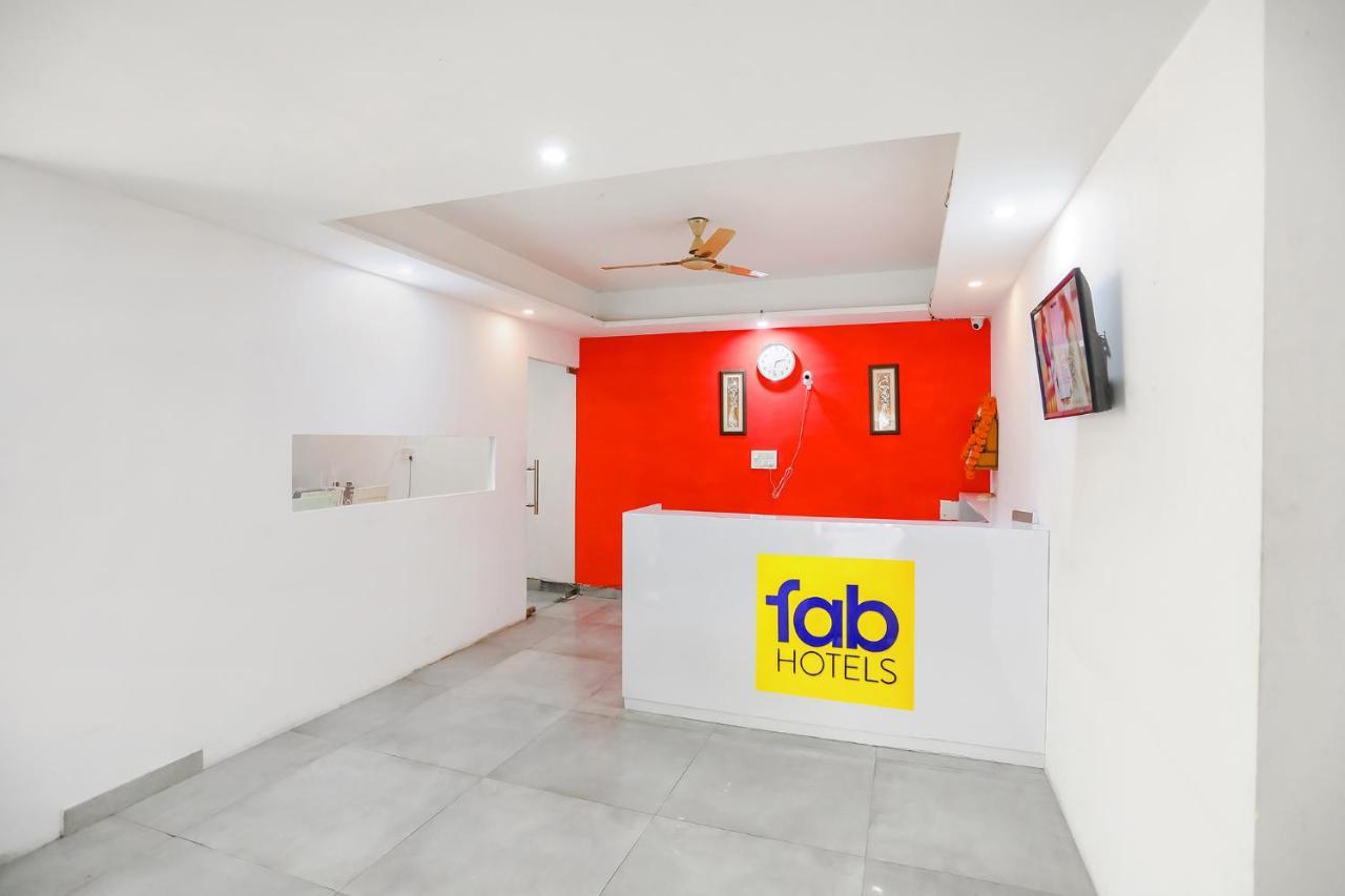 Fabhotel F9 Sector 19 Нойда Экстерьер фото