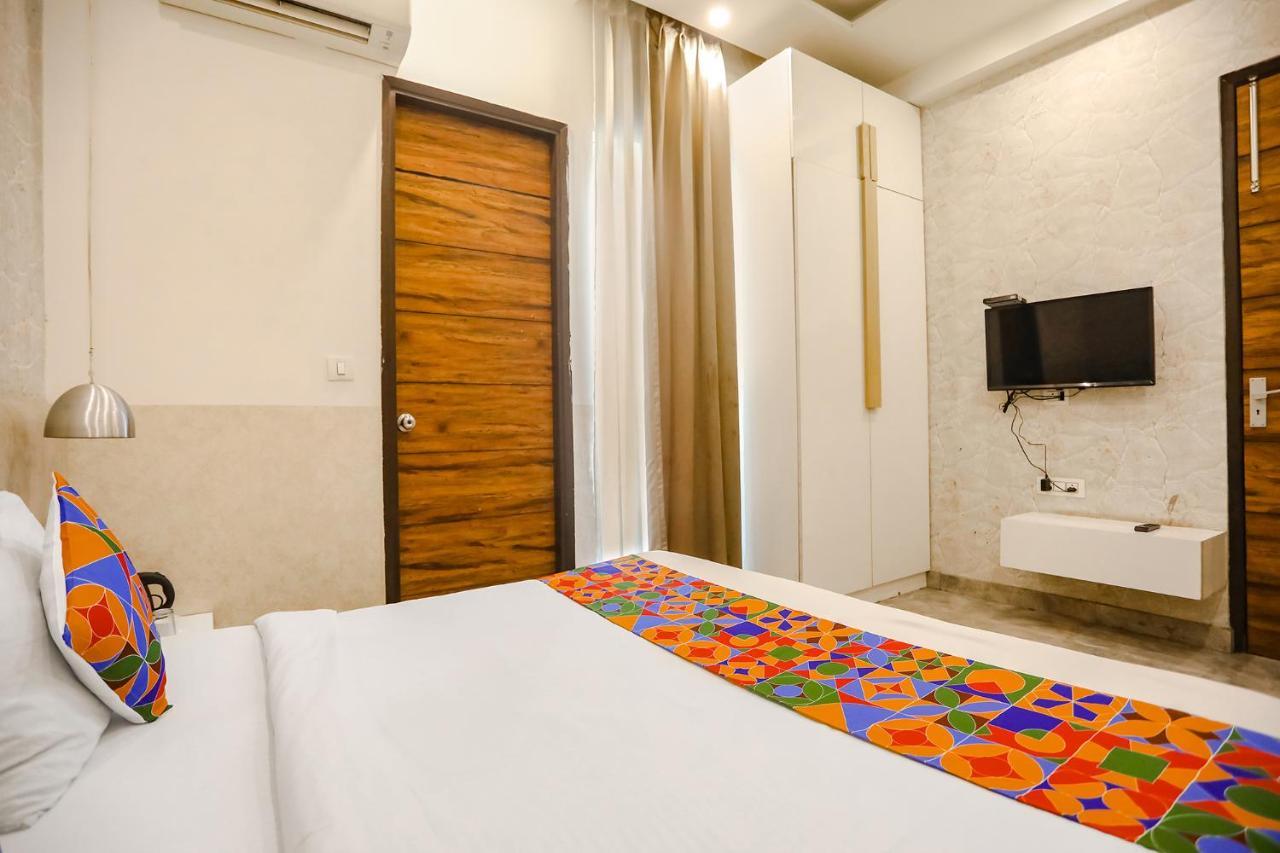 Fabhotel F9 Sector 19 Нойда Экстерьер фото