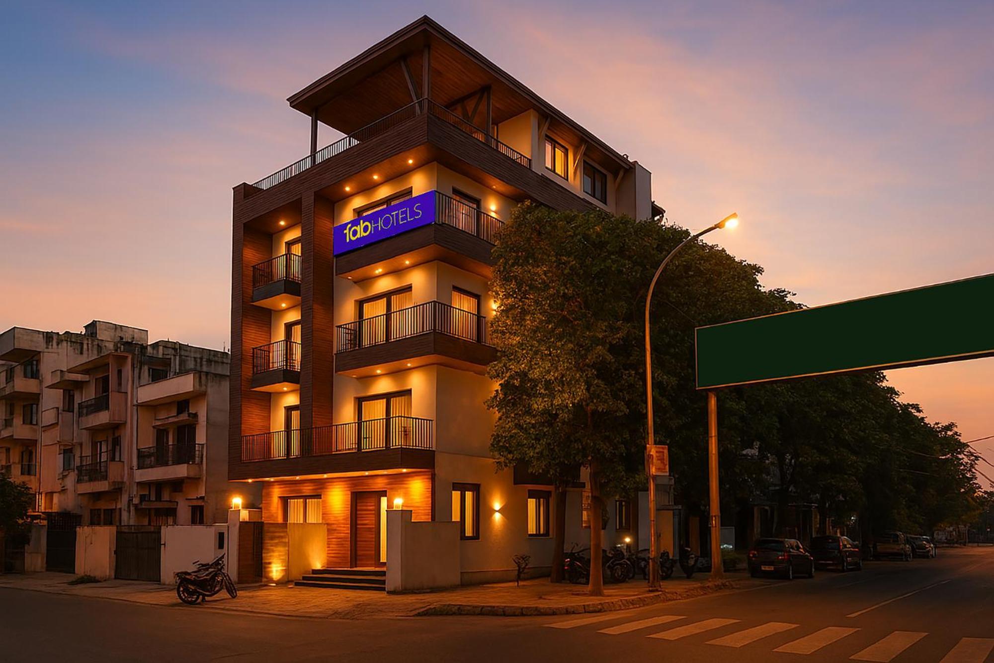 Fabhotel F9 Sector 19 Нойда Экстерьер фото